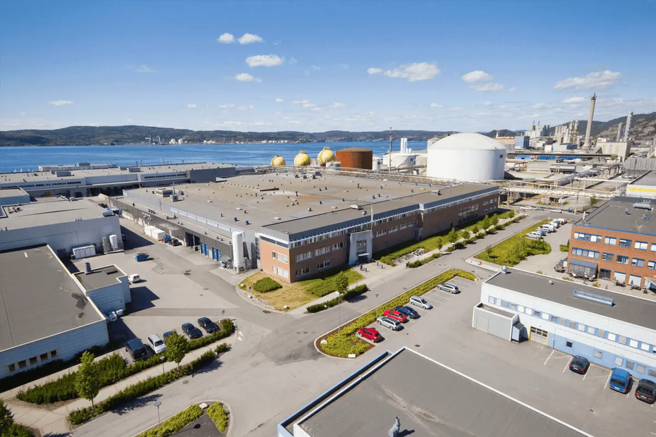 Aerial view of refinery facility